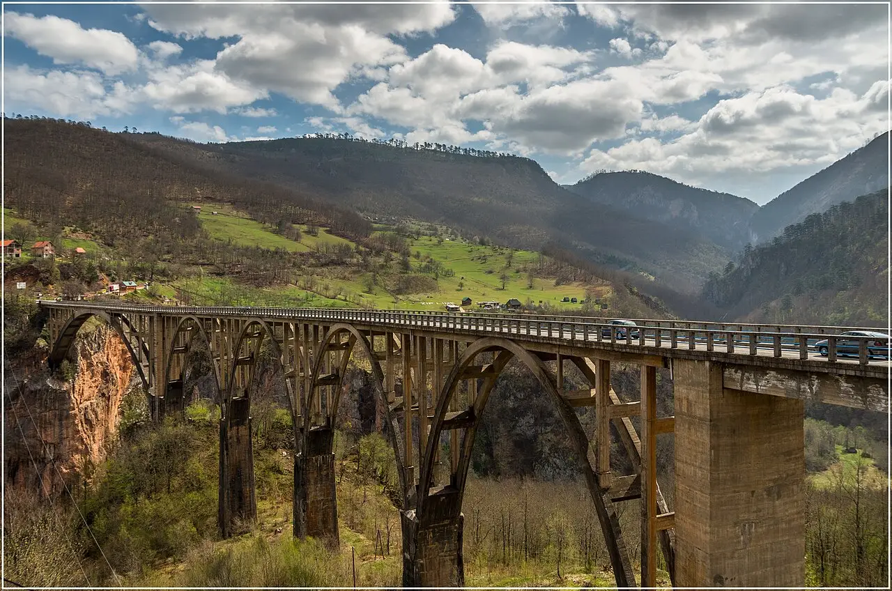 The Đurđevića Tara Bridge spanning the Tara canyon on five tall concrete arches, cars crossing the deck