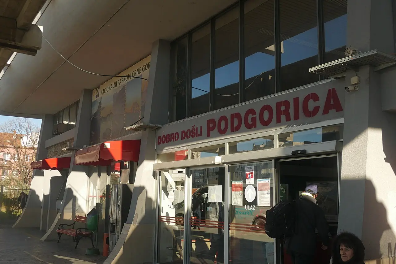 Main hall and platforms at Podgorica bus station