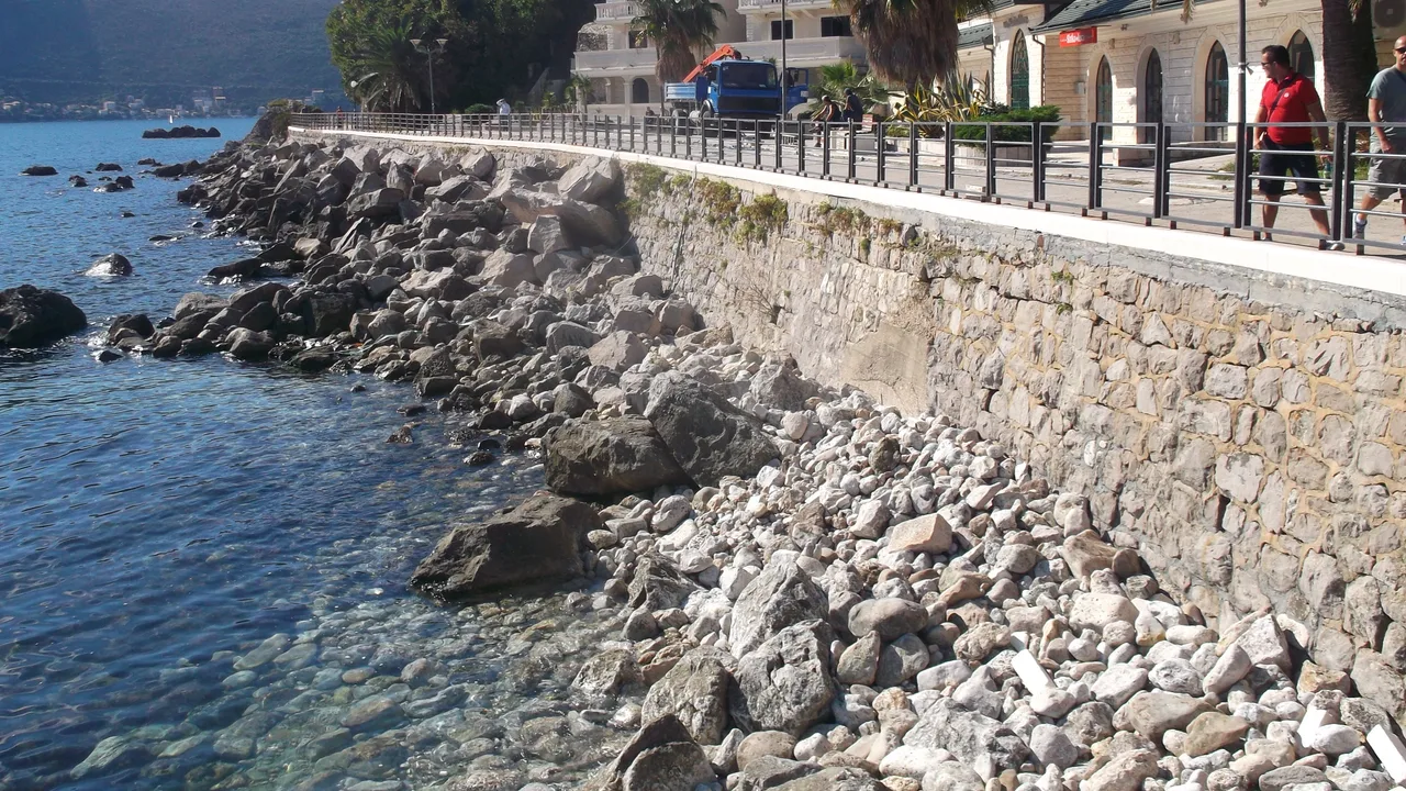 Pet Danica promenade in Herceg Novi with palms and the Bay of Kotor