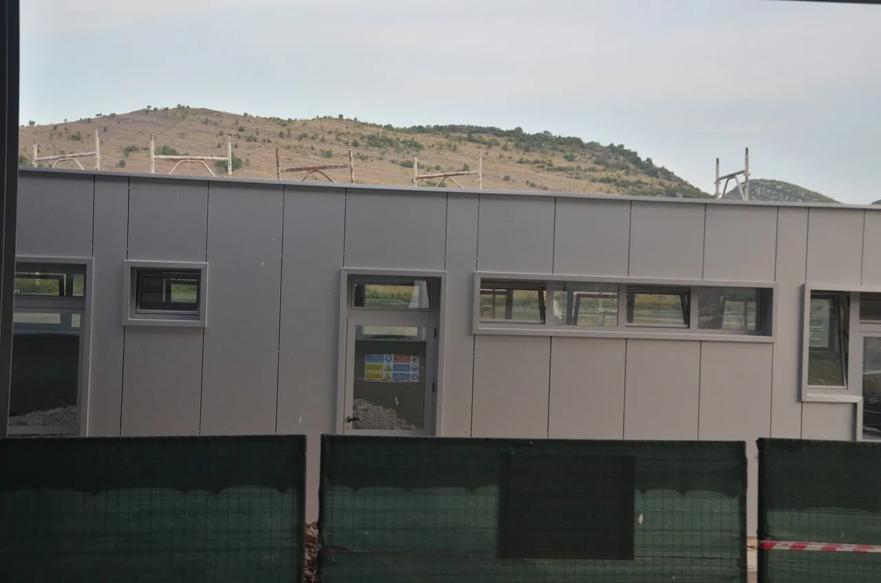 Control booths and lanes at the Božaj / Hani i Hotit border between Montenegro and Albania