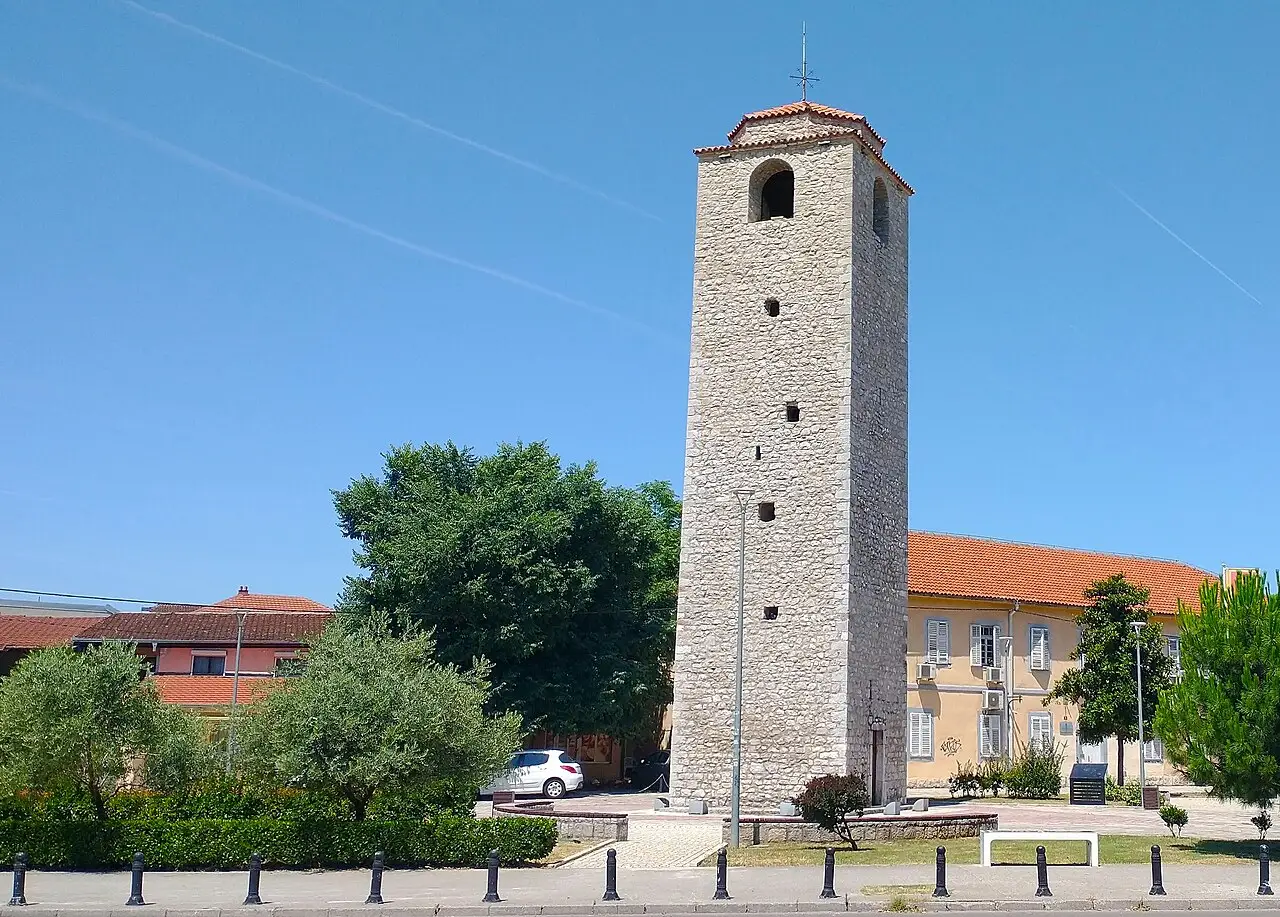 Османская Часовая башня (Сахат-кула) на площади в старой части Подгорицы