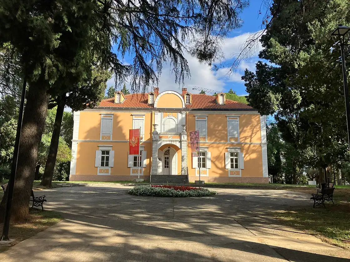Дворец Петровичей в парке Крушевац, сейчас — центр современного искусства