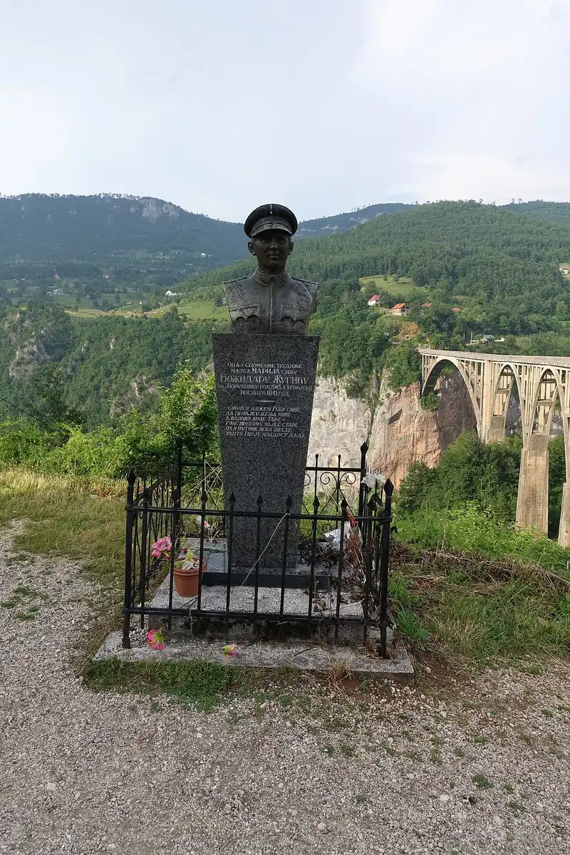 Stone memorial beside the Đurđevića Tara bridge honouring the engineer Lazar Jauković